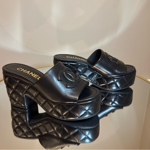 CHANEL DAD 25A CC logo Quilted Lambskin leather Platform Mules Sz 39 - Picture 9 of 17